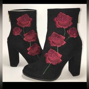 Intentionally Blank Rose Embroidered Boots Sz 5.5 US Spain 37 Coquette Dollette